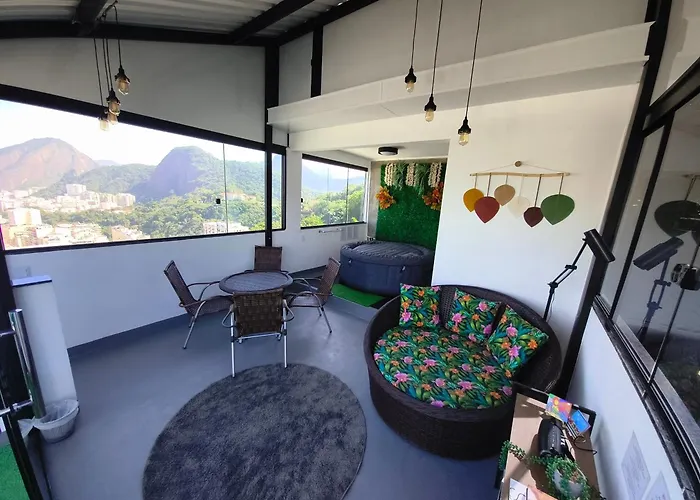 Spacious 2-Floor Favela Loft With Hot Tub & Views - Leme, Copacabana