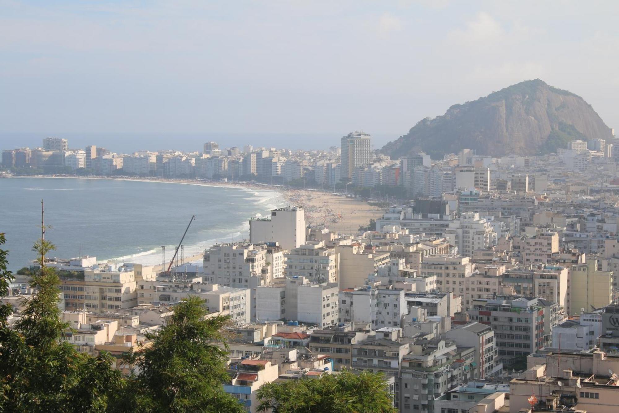 Spacious 2-floor Favela Loft With Hot Tub & Views - Leme, Copacabana * Rio de Janeiro