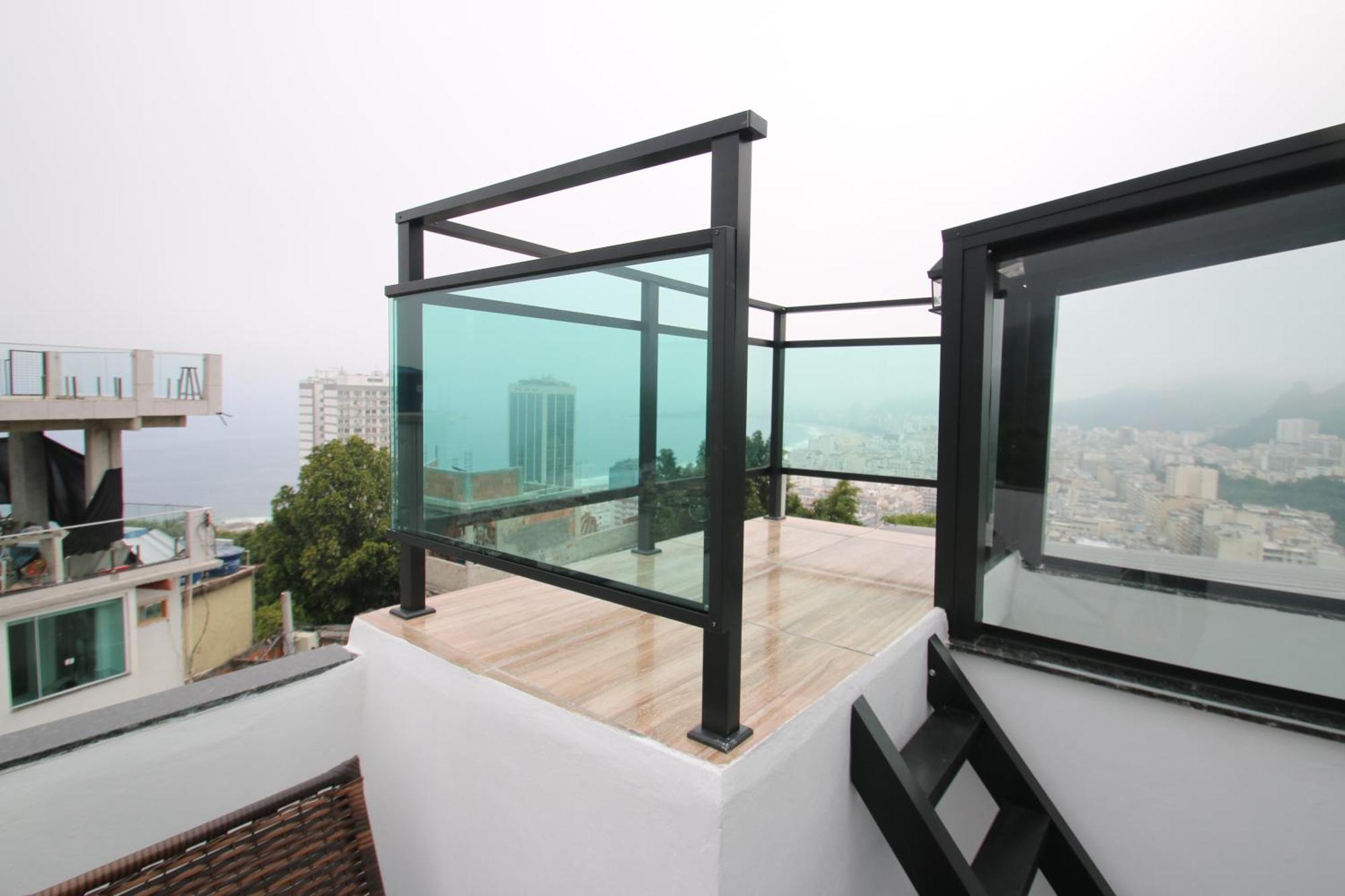 Spacious 2-floor Favela Loft With Hot Tub & Views - Leme, Copacabana * Rio de Janeiro