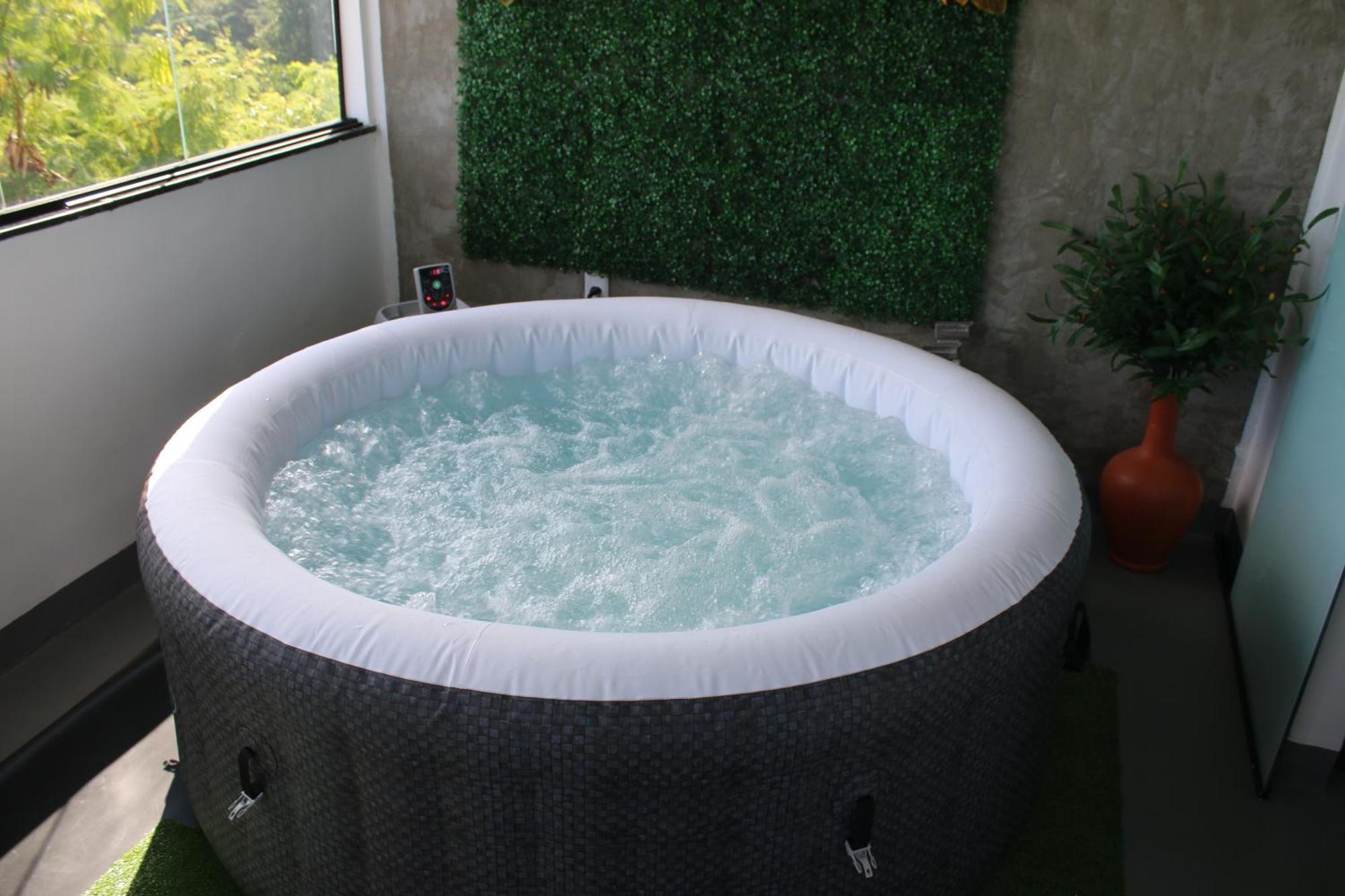 Spacious 2-floor Favela Loft With Hot Tub & Views - Leme, Copacabana Apartemen