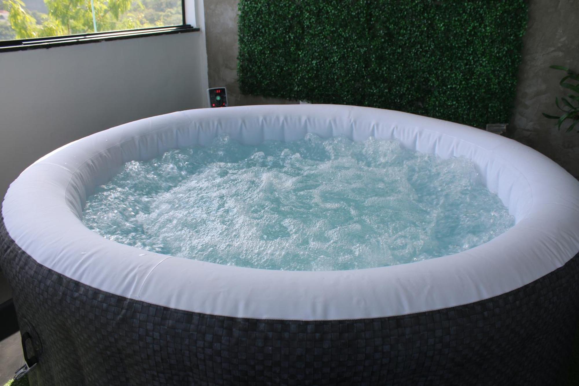 Spacious 2-floor Favela Loft With Hot Tub & Views - Leme, Copacabana Apartemen Rio de Janeiro