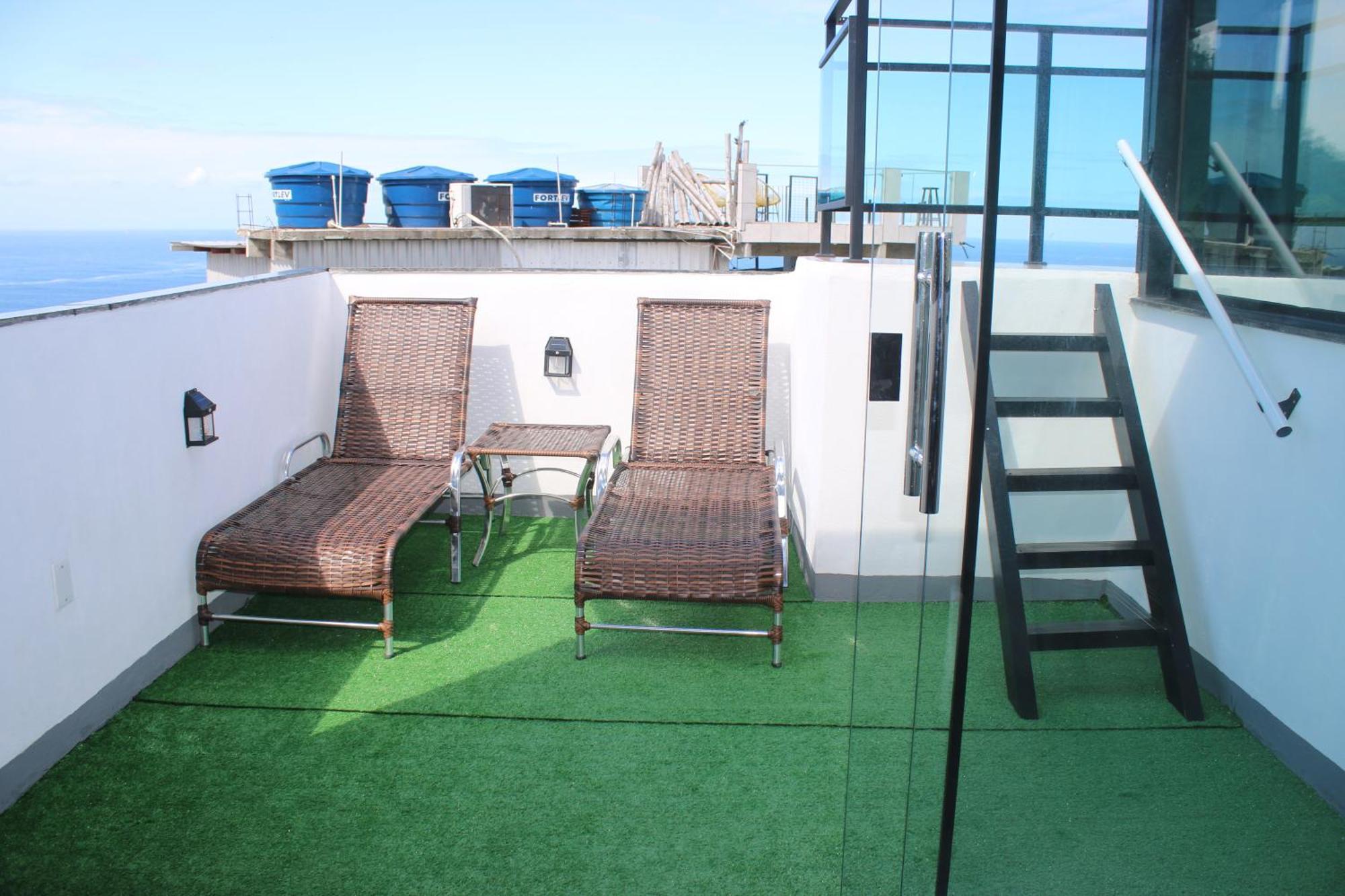 Spacious 2-floor Favela Loft With Hot Tub & Views - Leme, Copacabana Apartemen Rio de Janeiro