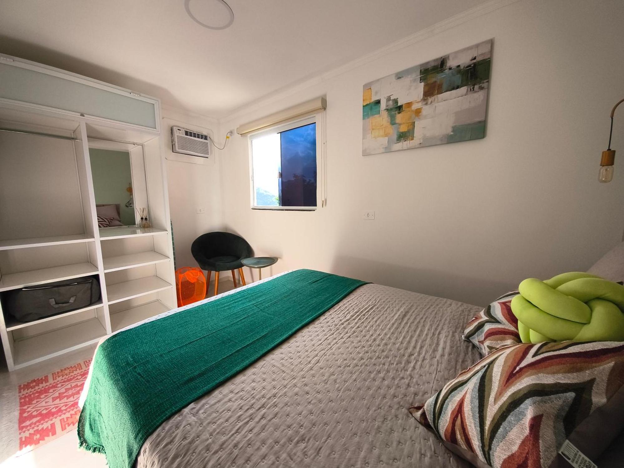 Apartemen Spacious 2-floor Favela Loft With Hot Tub & Views - Leme, Copacabana *